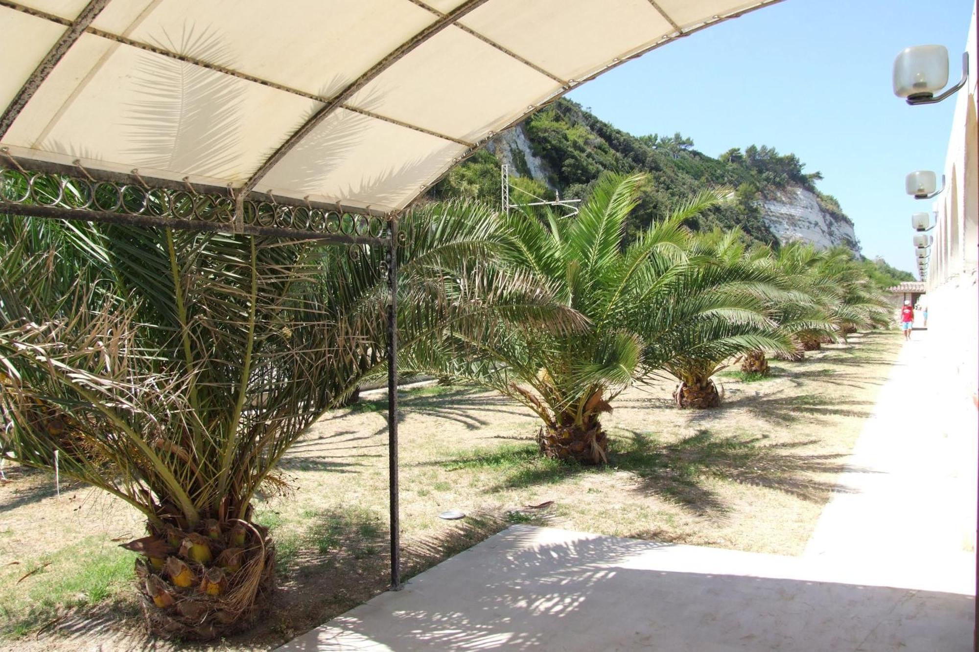 Villaggio Hotel Ripa Rodi Garganico Buitenkant foto